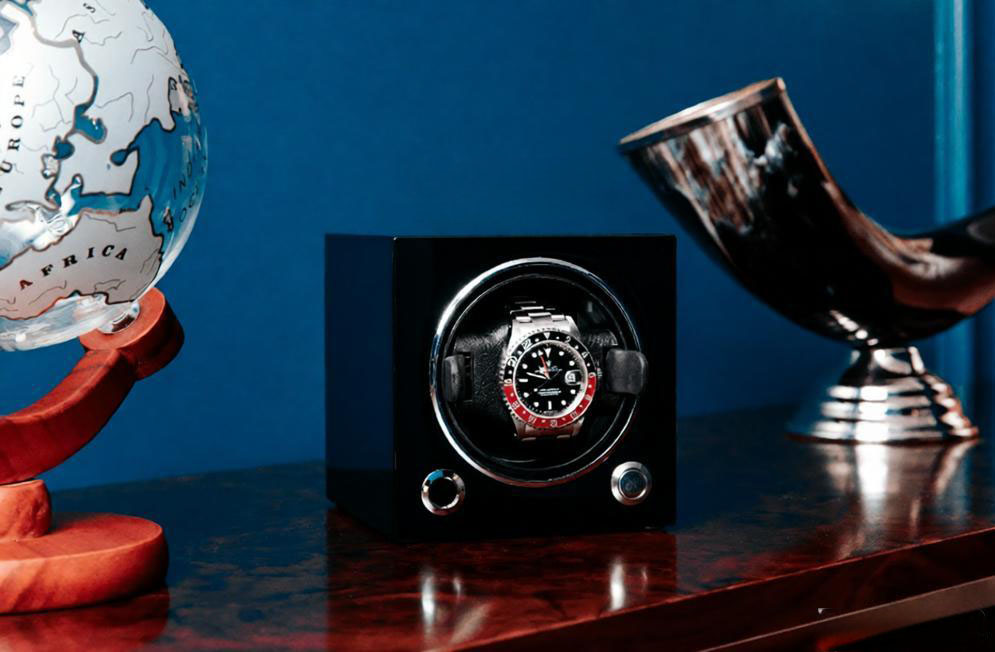 Automatic watch rocker 