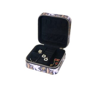Mini jewelry box: A must for travel Keep all the hearts in place, and don't lose them