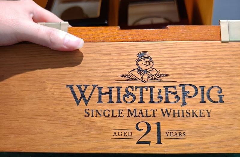 Close up of the wooden box 1
