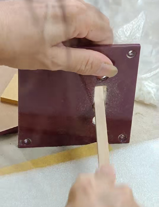 How to Customize a Single Watch Winder: Inside Our 8801 Red OEM Project插图4 Cleaning and polishing the red lacquer side panel