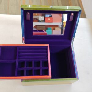 Removable velvet tray of the lacquered wooden jewelry box with ring slots