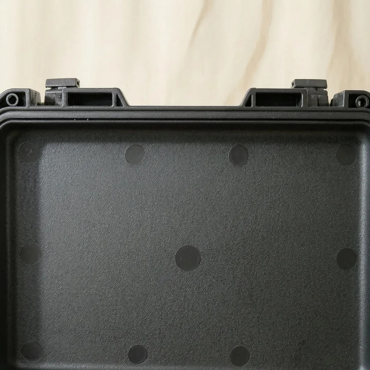 SealedStructure Waterproof Hard Case Watch Box 3 Moulded inner cavity of the hard-shell watch storage case